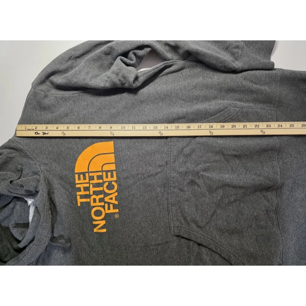 The North Face Mens Size L Gray Graphic Long Sleeve Hoodie‎
